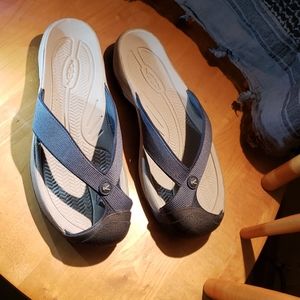Size 11.5 Keen toe-cap fip flops. EUC